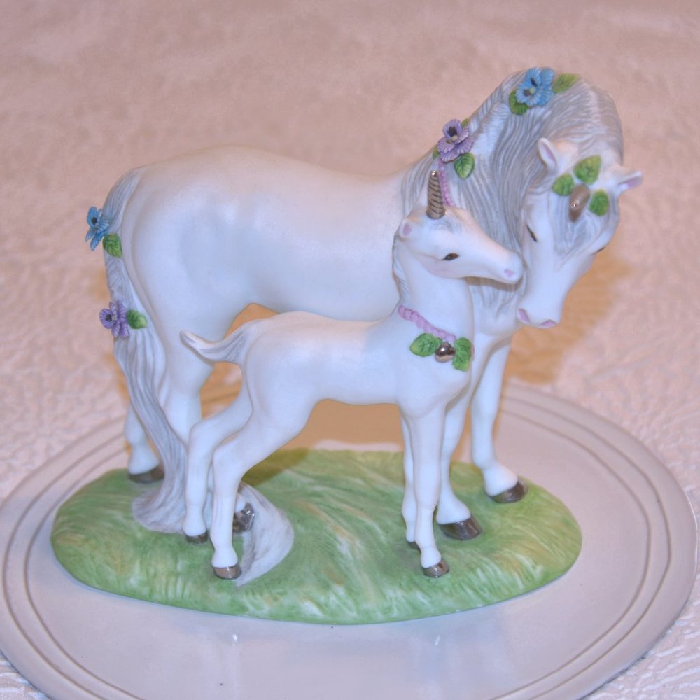 Princeton Gallery 1990 Love's Devotion Unicorn Collection Porcelain Statue